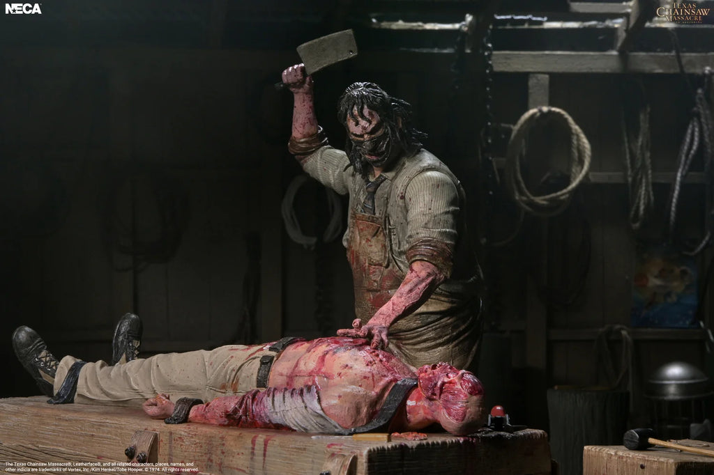 NECA Leatherface – The Texas Chainsaw Massacre: The Beginning | Set Diorama 7 pulgadas