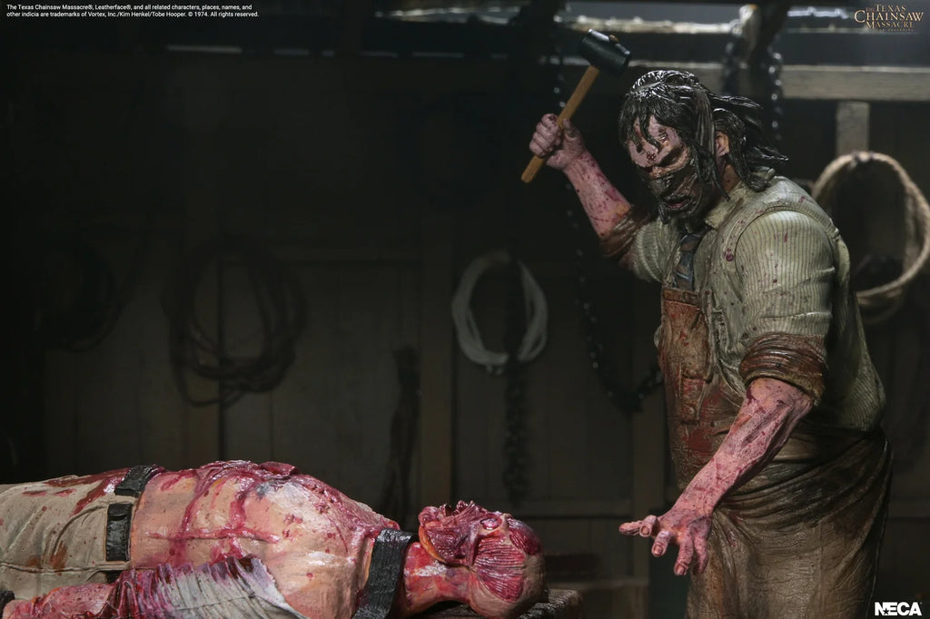 NECA Leatherface – The Texas Chainsaw Massacre: The Beginning | Set Diorama 7 pulgadas