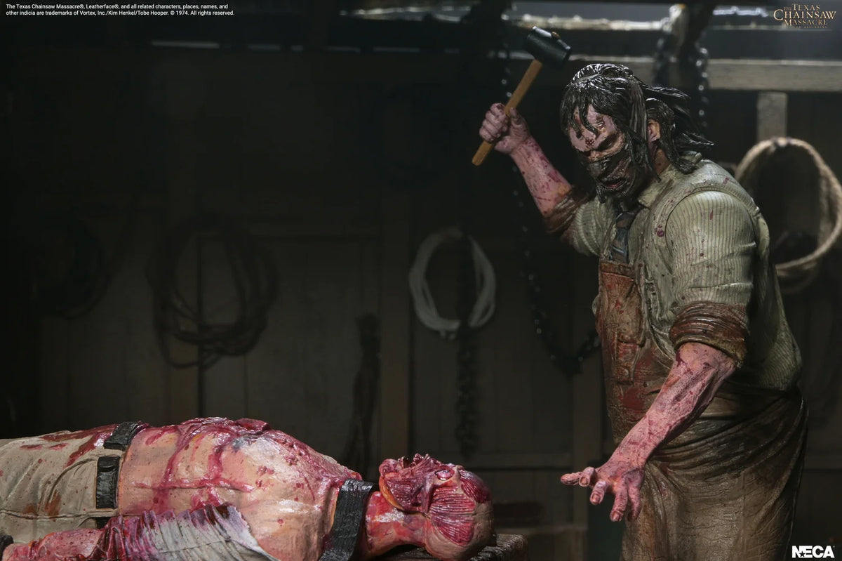 NECA Leatherface – The Texas Chainsaw Massacre: The Beginning | Set Diorama 7 pulgadas