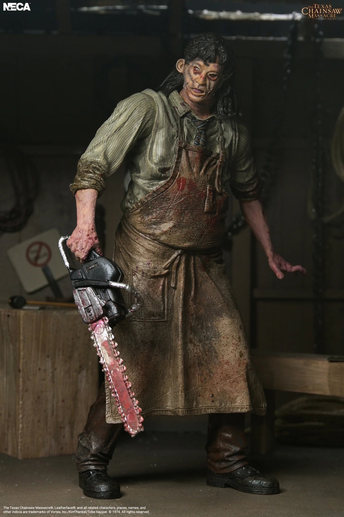 NECA Leatherface – The Texas Chainsaw Massacre: The Beginning | Set Diorama 7 pulgadas