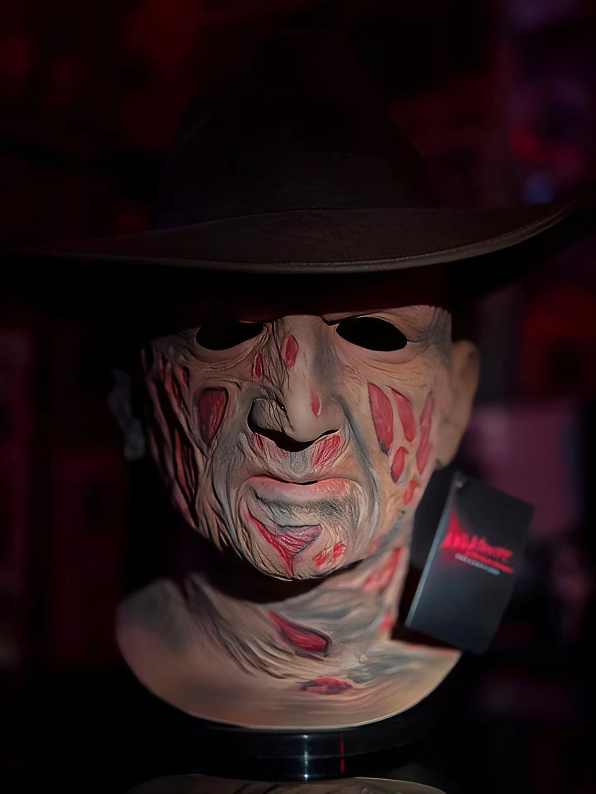 A Nightmare on Elm Street – Freddy Krueger con Sombrero Fedora Máscara Deluxe