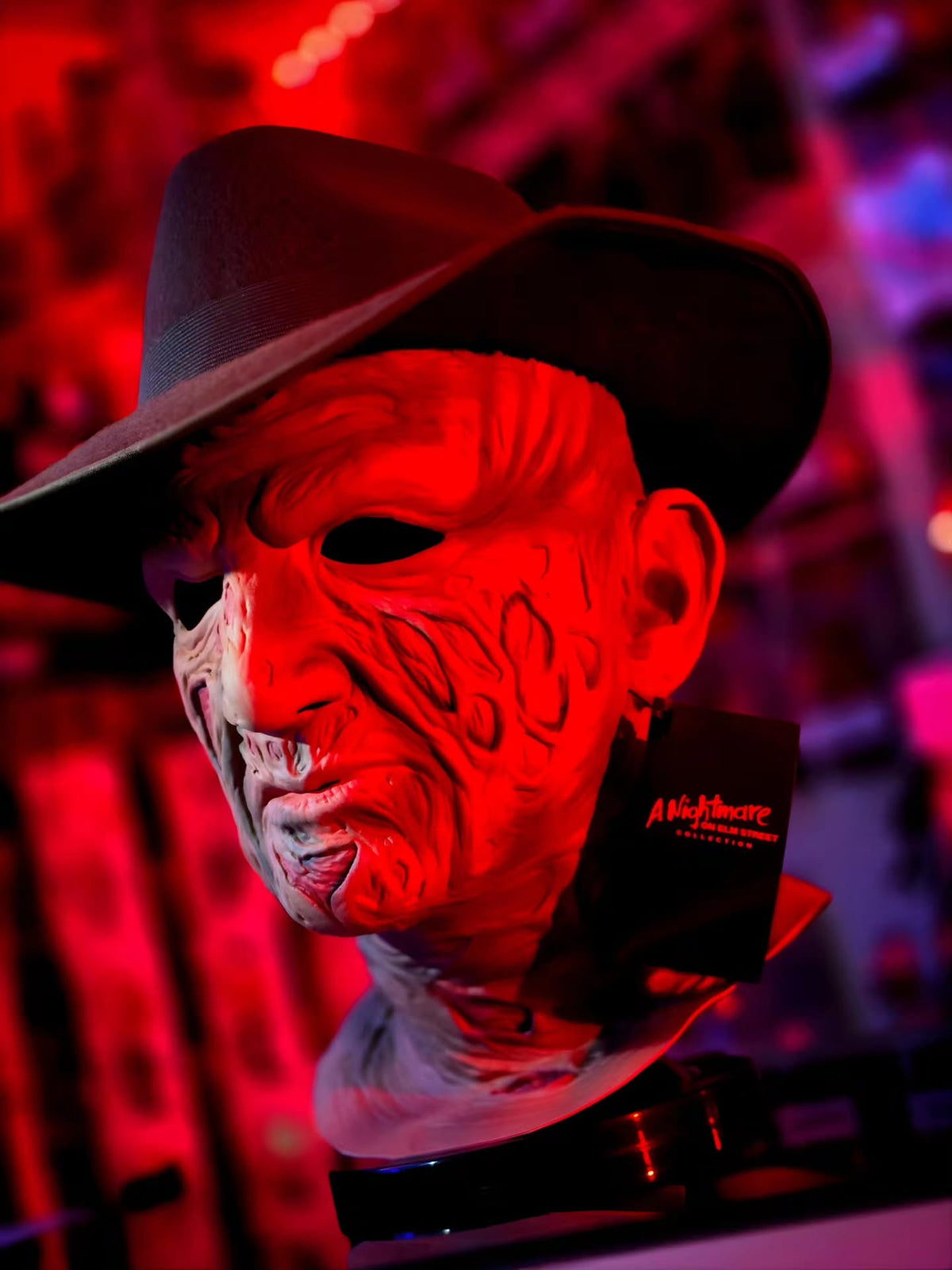A Nightmare on Elm Street – Freddy Krueger con Sombrero Fedora Máscara Deluxe