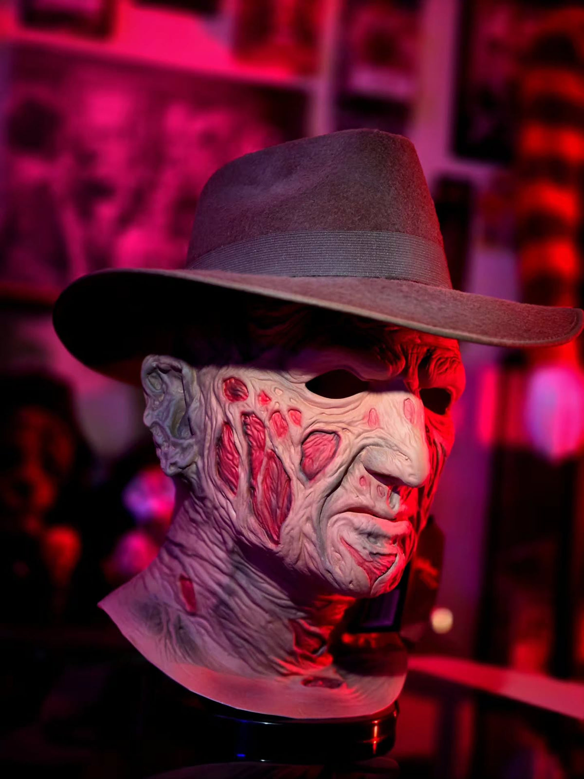 A Nightmare on Elm Street – Freddy Krueger con Sombrero Fedora Máscara Deluxe