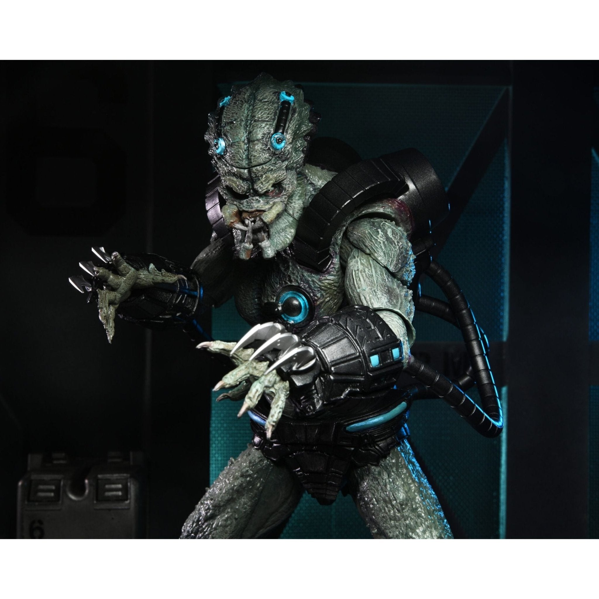 Figura de Acción Predator Concrete Jungle Stone Heart NECA | Edición Deluxe (NE51589) - Ghostgamer.pe